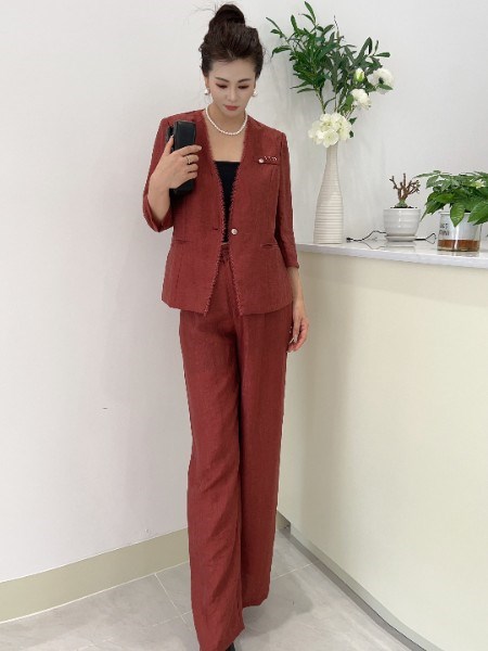 芮色(RUISE) 2025秋装系列：以东方气韵为骨，雕琢当代女性的高级衣橱