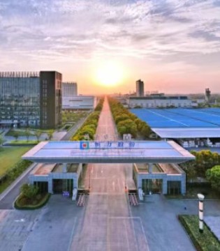 恒力集团：从实业萌芽到全球巨擘的传奇征程