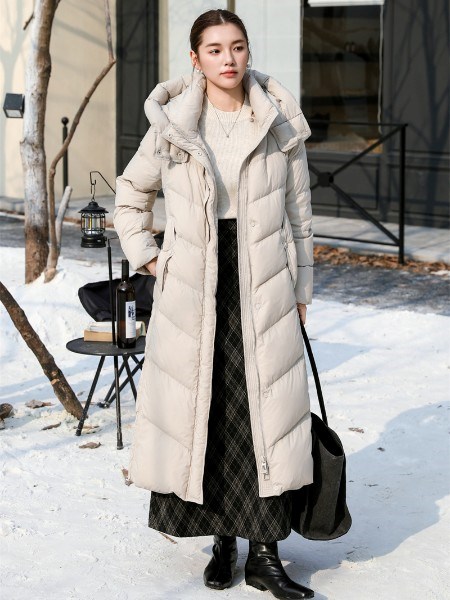 解构女装2025冬日羽梦：三款羽绒服，解锁时尚温暖新篇