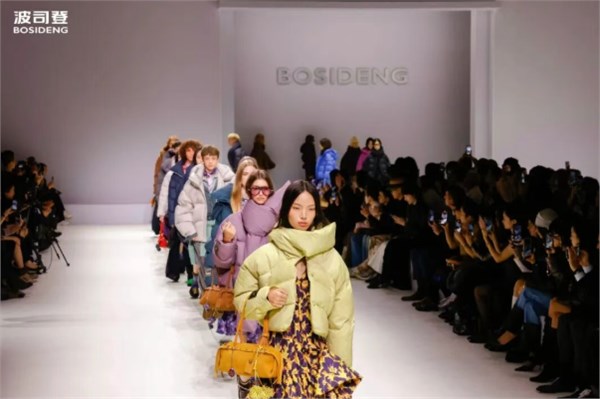 波司登（BOSIDENG）泡芙系列：以“轻盈美学”重构冬日时尚法则