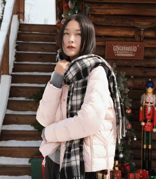 荣子女装2025冬款:解锁多元时尚,邂逅冬日绮梦
