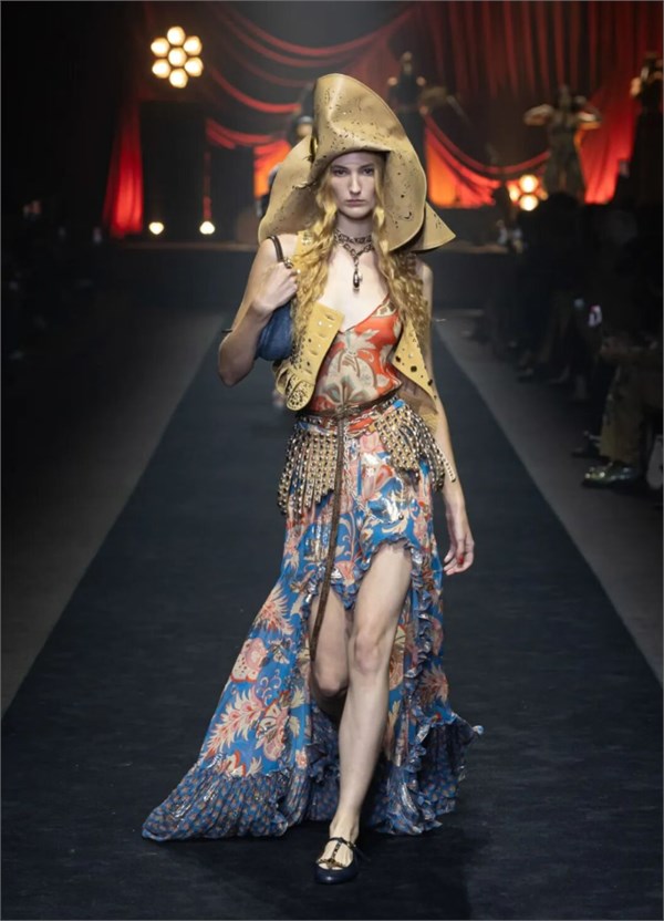 Etro 2026春夏系列:一场音乐与时尚交织的极繁主义狂欢