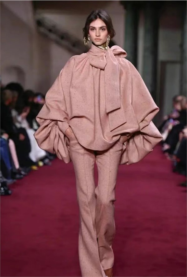 2026春夏流行干枯玫瑰粉:以低饱和温柔,唤醒高级治愈力