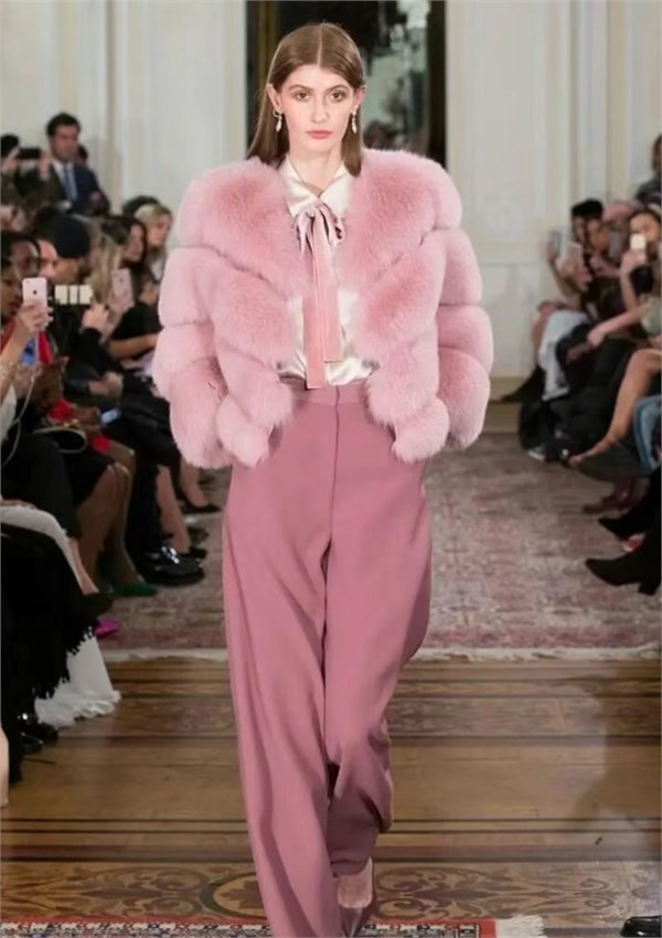 2026春夏流行干枯玫瑰粉:以低饱和温柔,唤醒高级治愈力