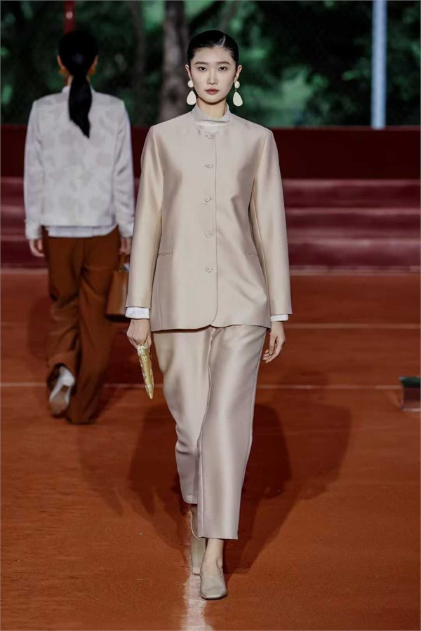 卡蔓CARMEN 2025秋季新品|以新中式雅韵,重塑职场与生活的轻奢美学