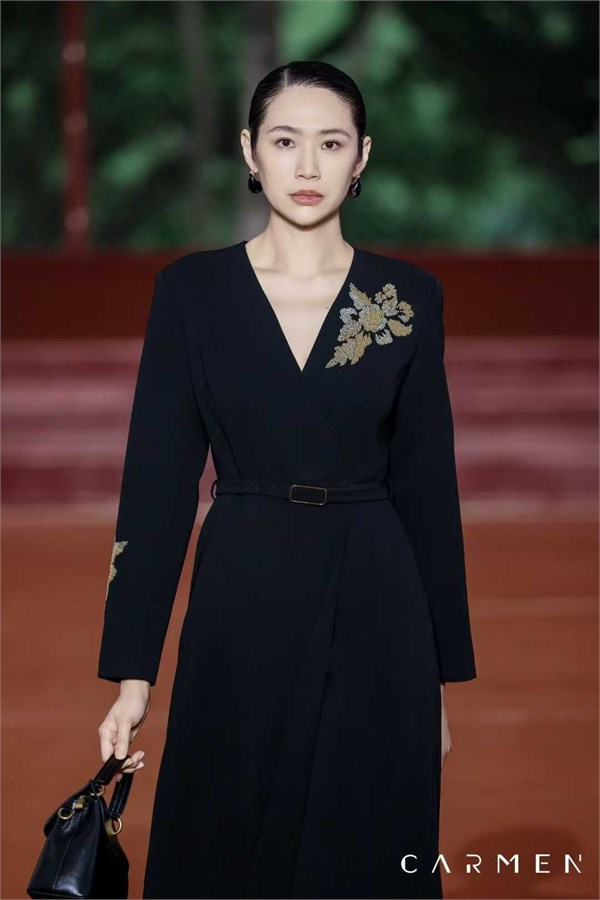 卡蔓CARMEN 2025秋季:以衣载道,致敬现代女性