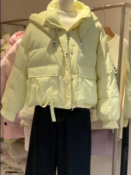 入卡女装2025秋冬季:于时光流转中,奏响时尚潮流交响曲