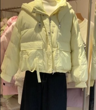 入卡女装,2025秋冬季,于时光流转中,奏响时尚潮流交响曲