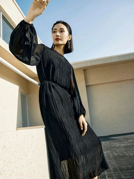 朝花夕拾新品:邂逅高端气质,演绎女装绮梦