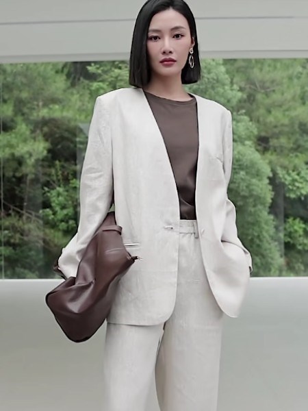 朝花夕拾新品:邂逅高端气质,演绎女装绮梦