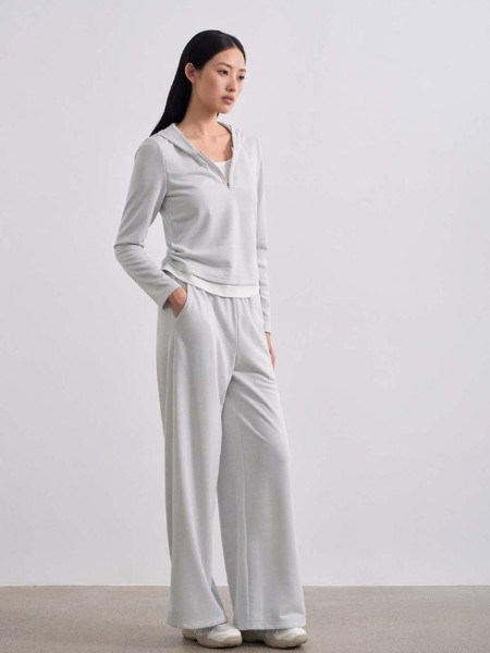 青稚秋款:奏响青春优雅的时尚序曲