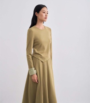 青稚秋款:奏响青春优雅的时尚序曲