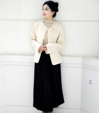 卡蔓CARMEN 2025冬季新中式短款外套系列