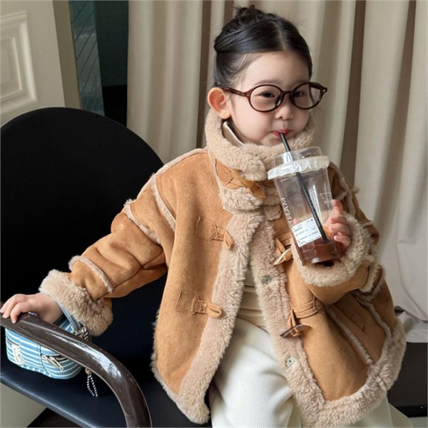 叮当猫女童冬装新款，温暖与时尚的冬日交响