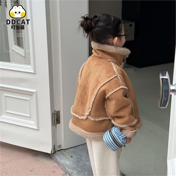 叮当猫女童冬装新款，温暖与时尚的冬日交响