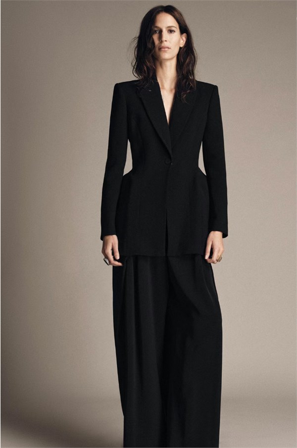 ZARA:时尚帝国的璀璨传奇