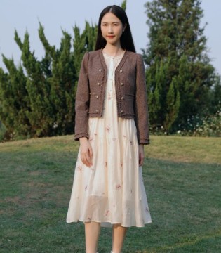 荣子女装,卡其小香,酒红连裙,字母T恤,秋日诗章,招商,加盟