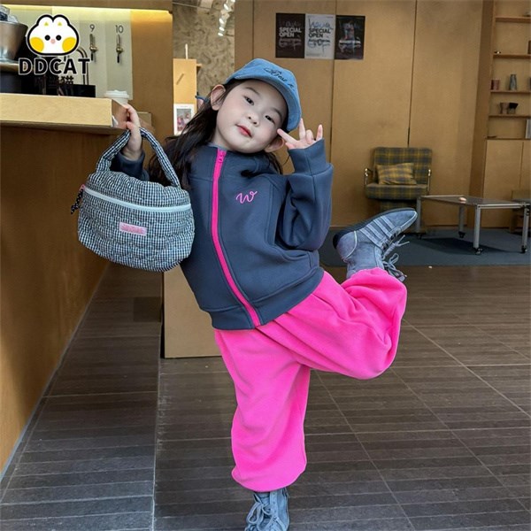 叮当猫秋冬童装套装,在保暖与潮流间,为孩子筑起时尚暖房