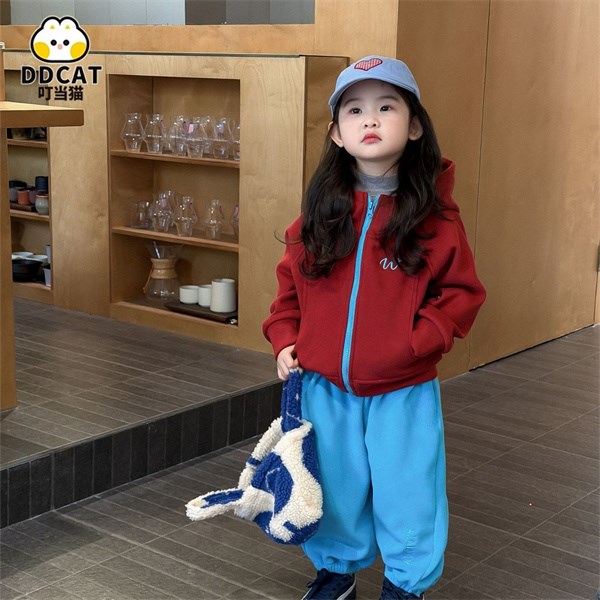 叮当猫秋冬童装套装,在保暖与潮流间,为孩子筑起时尚暖房