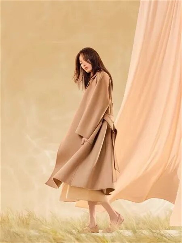 右立方女装:于时尚浪潮中,镌刻都市女性的独特印记