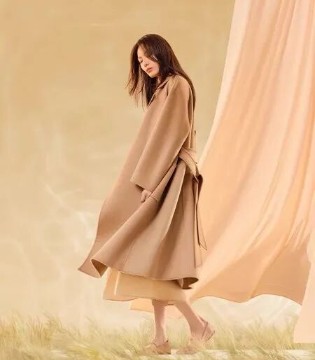 右立方女装,于时尚浪潮中,都市女性,独特印记,招商,加盟