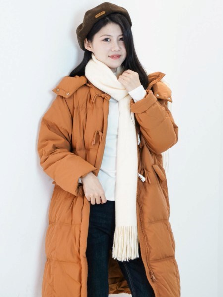 罗曼可女装羽绒服:冬日里的温柔诗篇,邂逅浪漫与温暖