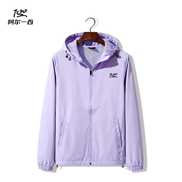 阿尔一百r100女款风衣：开启女性运动时尚新风尚！
