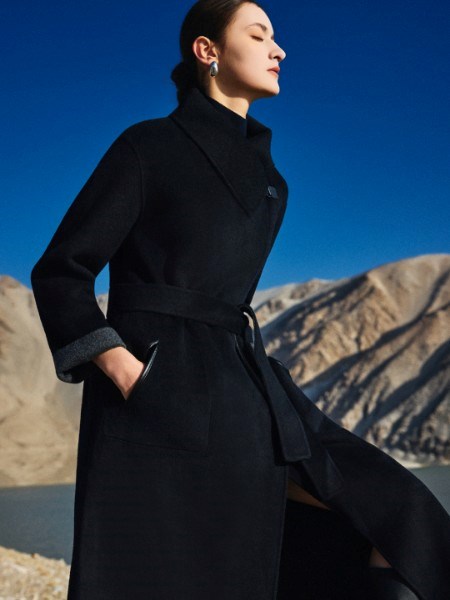 允硕(YUNSHUO) 2025冬韵序曲｜雪线之上，衣启澄澈之境