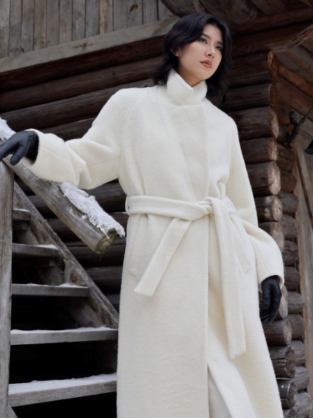 迪赛尼斯2025冬之韵:于凛冽中绽放时尚温柔