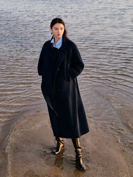 迪赛尼斯2025冬之韵:于凛冽中绽放时尚温柔