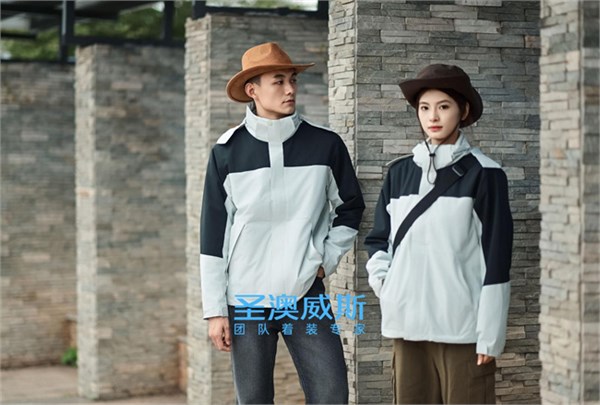 冲锋衣为什么这么火?因为情绪价值给足!