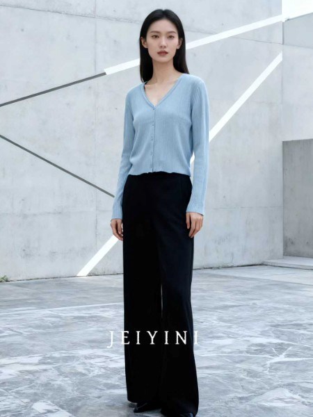 婕依妮2025针织毛衣:织就冬日里的梦幻诗篇