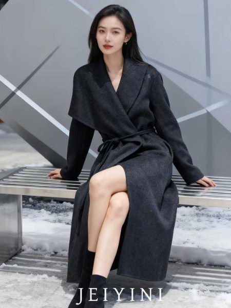 婕依妮2025冬装:解锁高级感穿搭的时尚密码