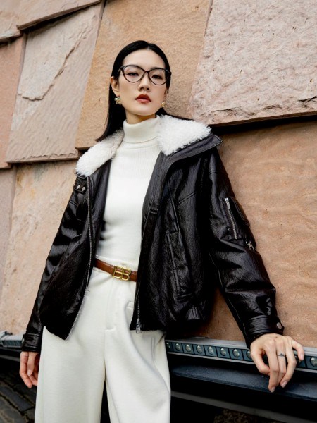 依贝奇2025冬装：以简驭繁，定义商务质感新标杆