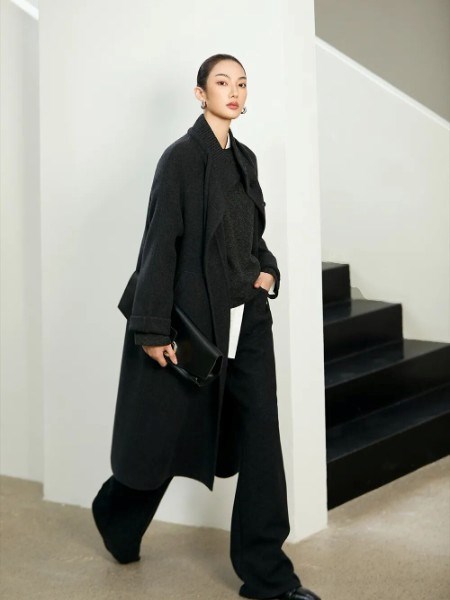 娅丽达2025女装系列:以匠心织就新章,让日常穿搭成为自我表达的舞台