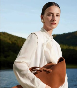 从虎门到国际舞台，看卡蔓如何以“轻经典”俘获中高端女性