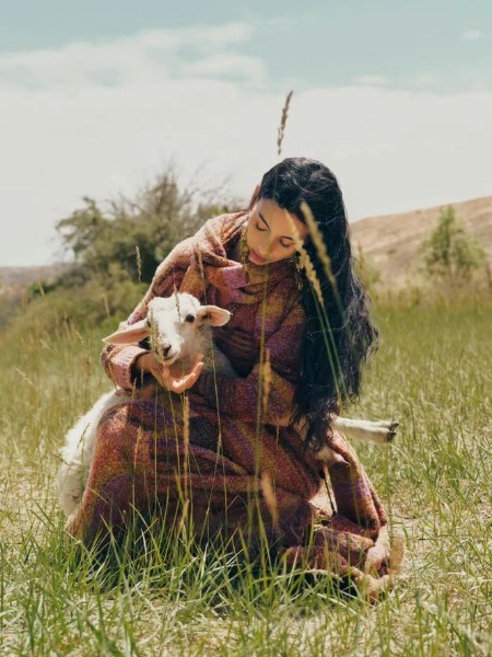 菀草壹：以衣为笔，书写冬日时尚诗篇