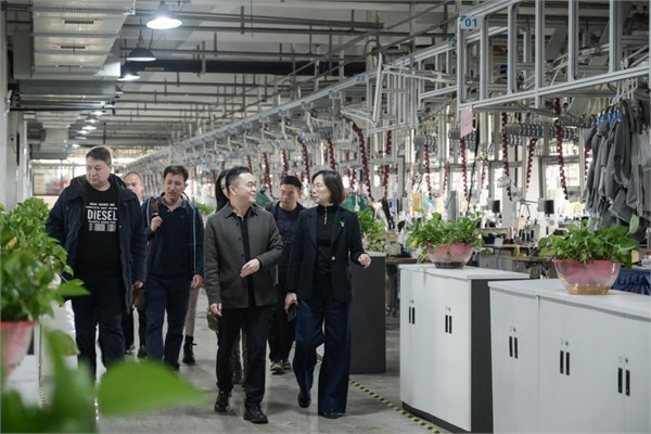 哈萨克斯坦经贸考察团到访圣得西集团，共探湘哈服装产业融合！