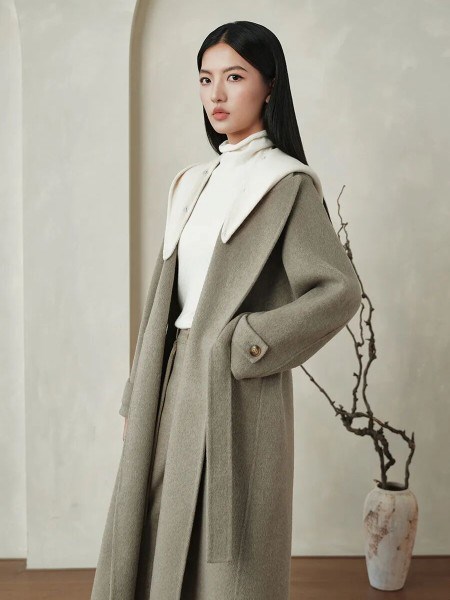 诗萌服饰2025：解锁女性衣橱的时尚新密码