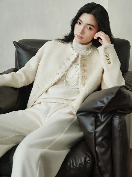 诗萌服饰2025：解锁女性衣橱的时尚新密码