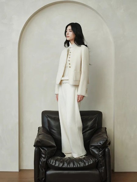 诗萌服饰2025：解锁女性衣橱的时尚新密码