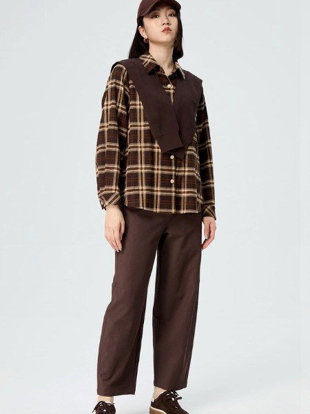 水淼女装：自然与品质交织的冬日时尚诗篇