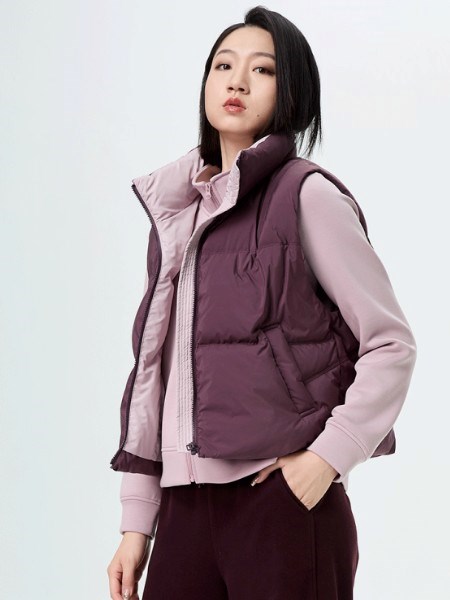 水淼女装：自然与品质交织的冬日时尚诗篇