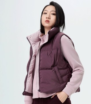 水淼女装：自然与品质交织的冬日时尚诗篇