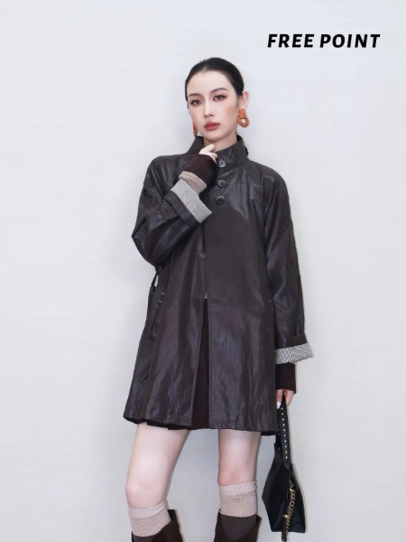时尚自由点2025皮衣:以多元风格重塑都市女性的力量美学