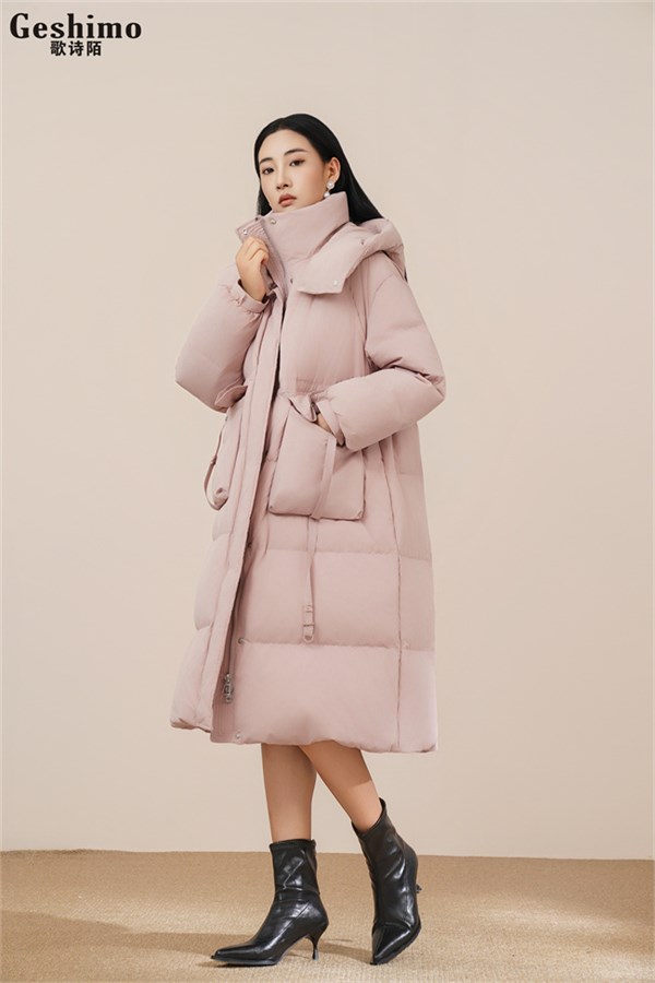 歌诗陌2025冬季羽绒系列：以色彩重塑冬日高级感，用设计诠释温暖与风度的共生