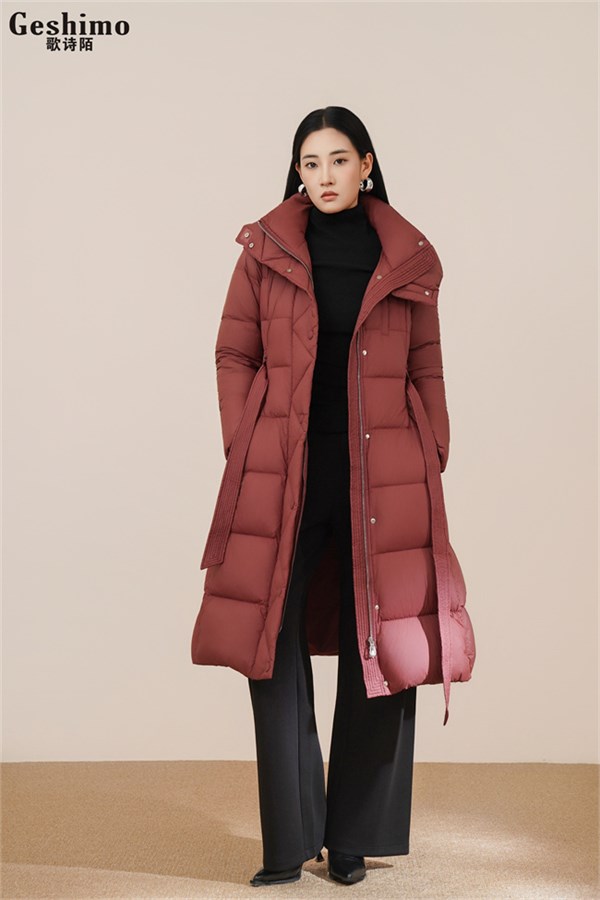 歌诗陌2025冬季羽绒系列：以色彩重塑冬日高级感，用设计诠释温暖与风度的共生