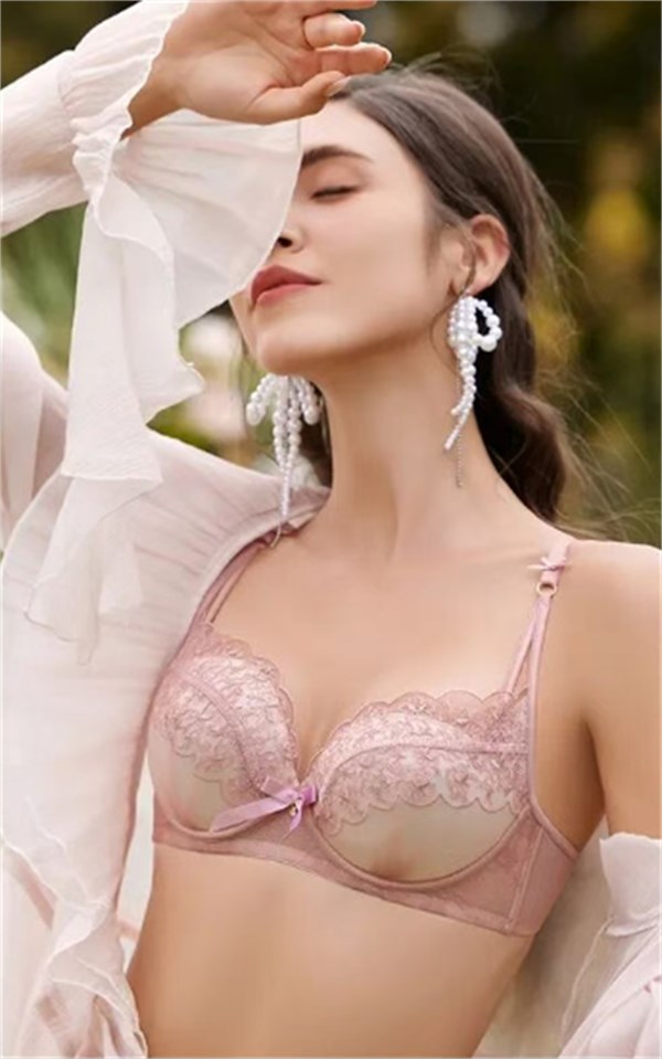 莎莲妮 桃色薇香:开启一场通透曼妙的法式浪漫之约