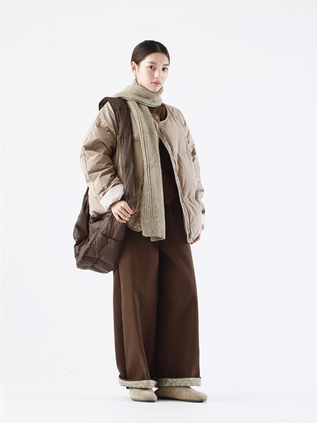 简与媄女装｜冬季羽绒服系列：轻盈保暖，休闲穿搭新范式