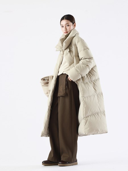 简与媄女装｜冬季羽绒服系列：轻盈保暖，休闲穿搭新范式